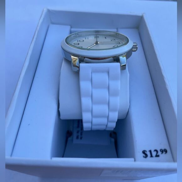 NWT White watch with silicone band - Picture 4 of 13